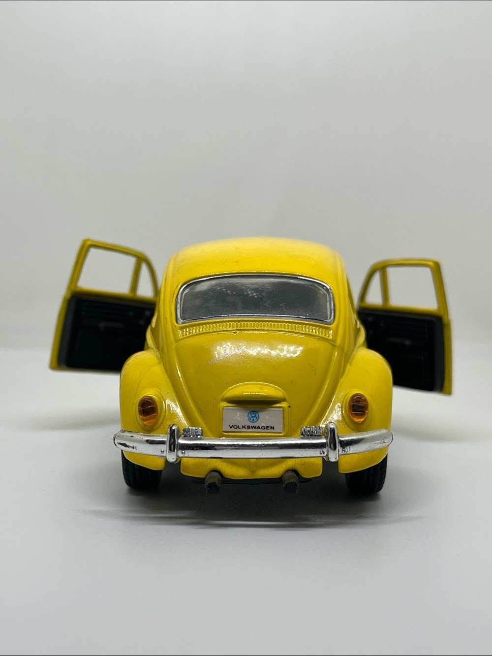 1967 Classic Volkswagen Yellow Beetle Toy Car - Picture 3 of 5